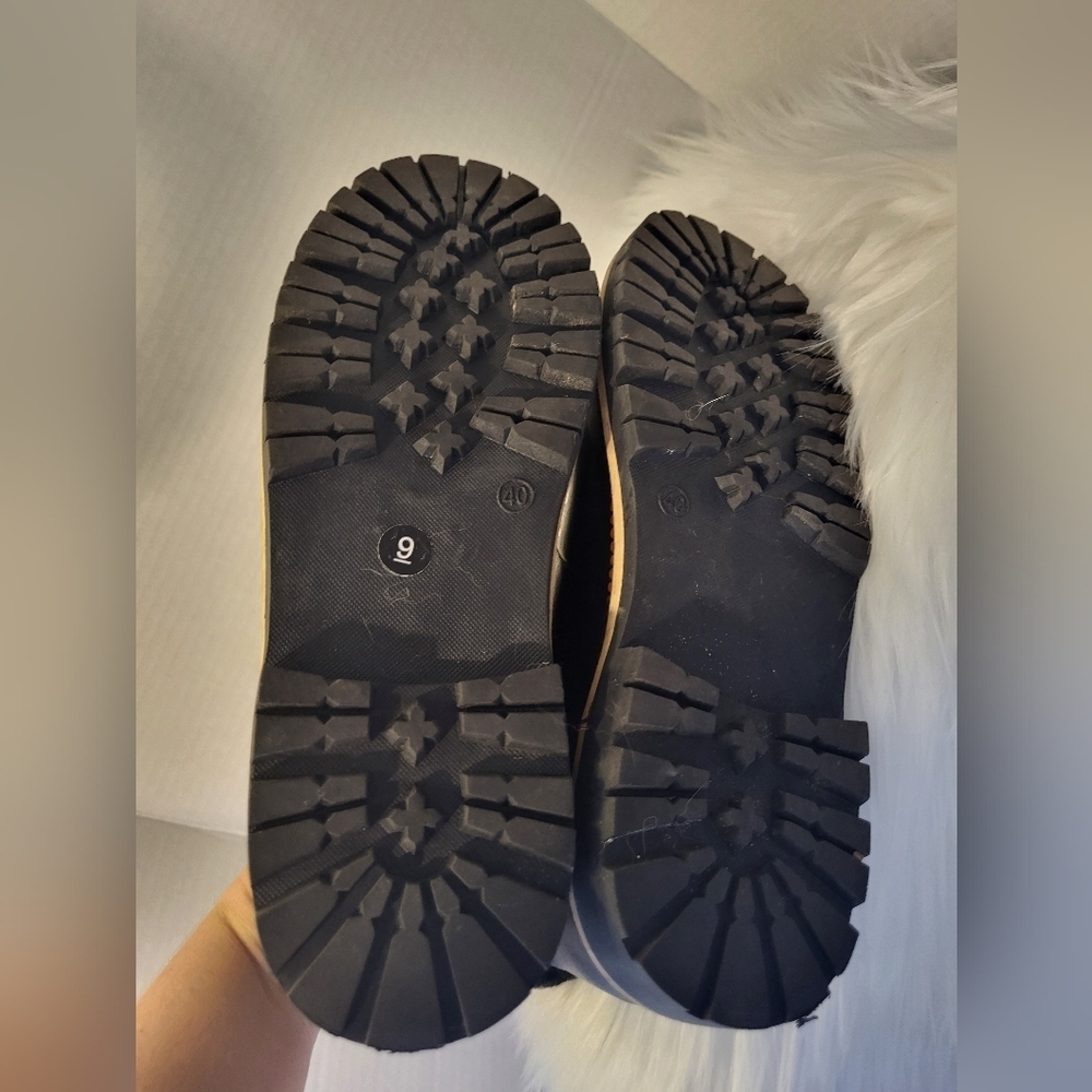 Ardene Women's Black Leather Winter Boots with Fur Lining, Size9 - Picture 6 of 7